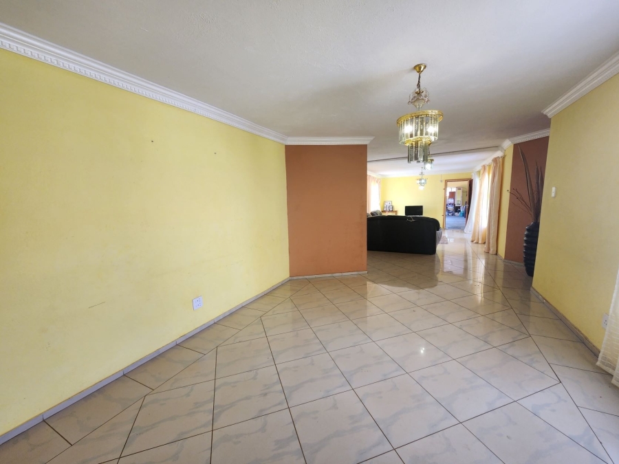 6 Bedroom Property for Sale in Flora Park Northern Cape